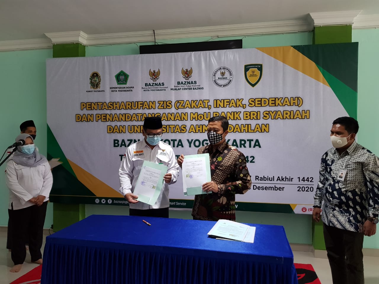 Kaprodi PBS Tandatangani MOU dengan Bank BRI Syariah