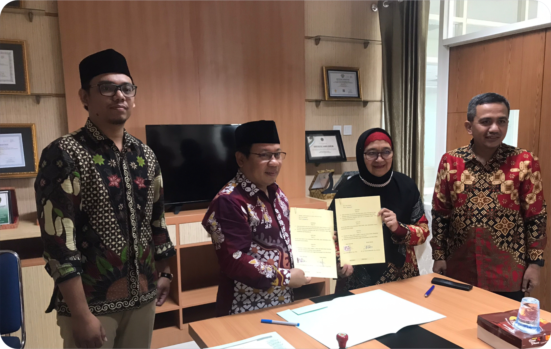 PENANDATANGANAN MOU ANTARA FAKULTAS AGAMA ISLAM UNIVERSITAS AHMAD DAHLAN DENGAN FAKULTAS SYARIAH UNIVERSITAS ISLAM BANDUNG