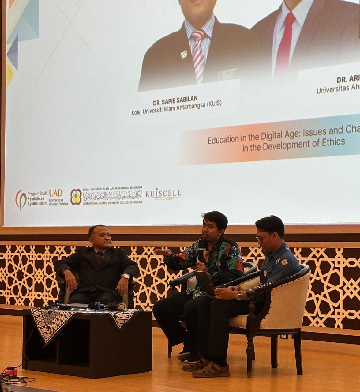 Dr. Arif Rahman dan Dr. Sapie Sabilan sebagai Keynote Speakers dalam seminar iSoT kerjasama antara Prodi PAI UAD dan Fakulti Pendidikan UIS, Selangor Malaysia