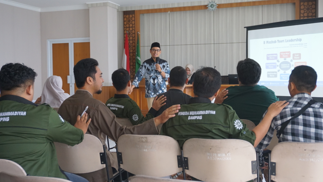 Dr. Arif Rahman, M.pd.I, Dekan FAI UAD menjadi narasumber kegiatan Upgrading PR Pemuda Muhammadiyah dan PR Nasyiatul Aisyiyah Ambarketawang 