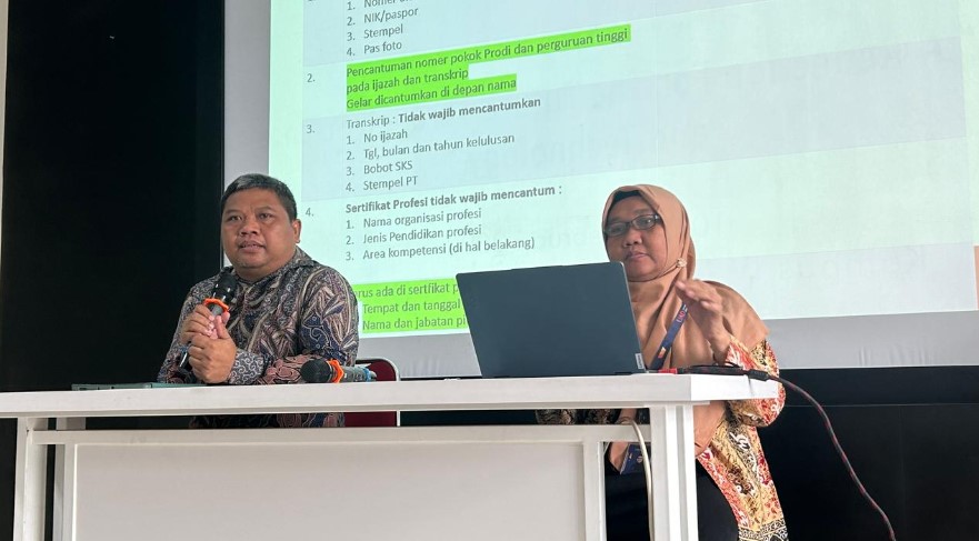 Wakil Rektor II Bidang Akademik UAD memimpin rapat Persiapan Perkuliahan Semester Genap 2024/2025