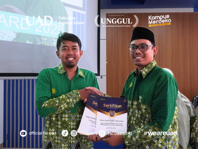 Apresiasi Capaian Kinerja, FAI UAD Beri Penghargaan kepada Pegawai dan Prodi