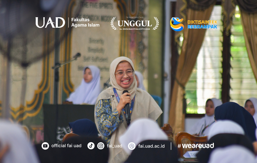 Prof. Dr. Rika Astari, S.S., M.A., menjadi narasumber di Pondok Modern Darussalam Gontor Putri Kampus 1, Mantingan, Jawa Timur