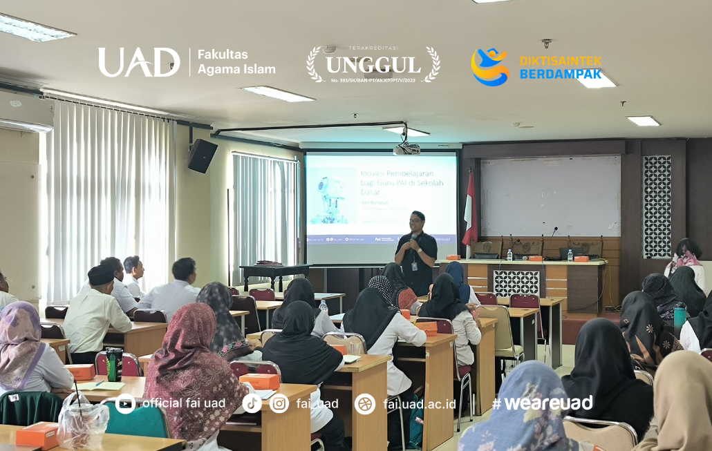 Dr. Arif Rahman, M.Pd.I, sedang menyampaikan materi Diklat Inovasi Pembelajaran Guru PAI SD se-Kota Yogyakarta