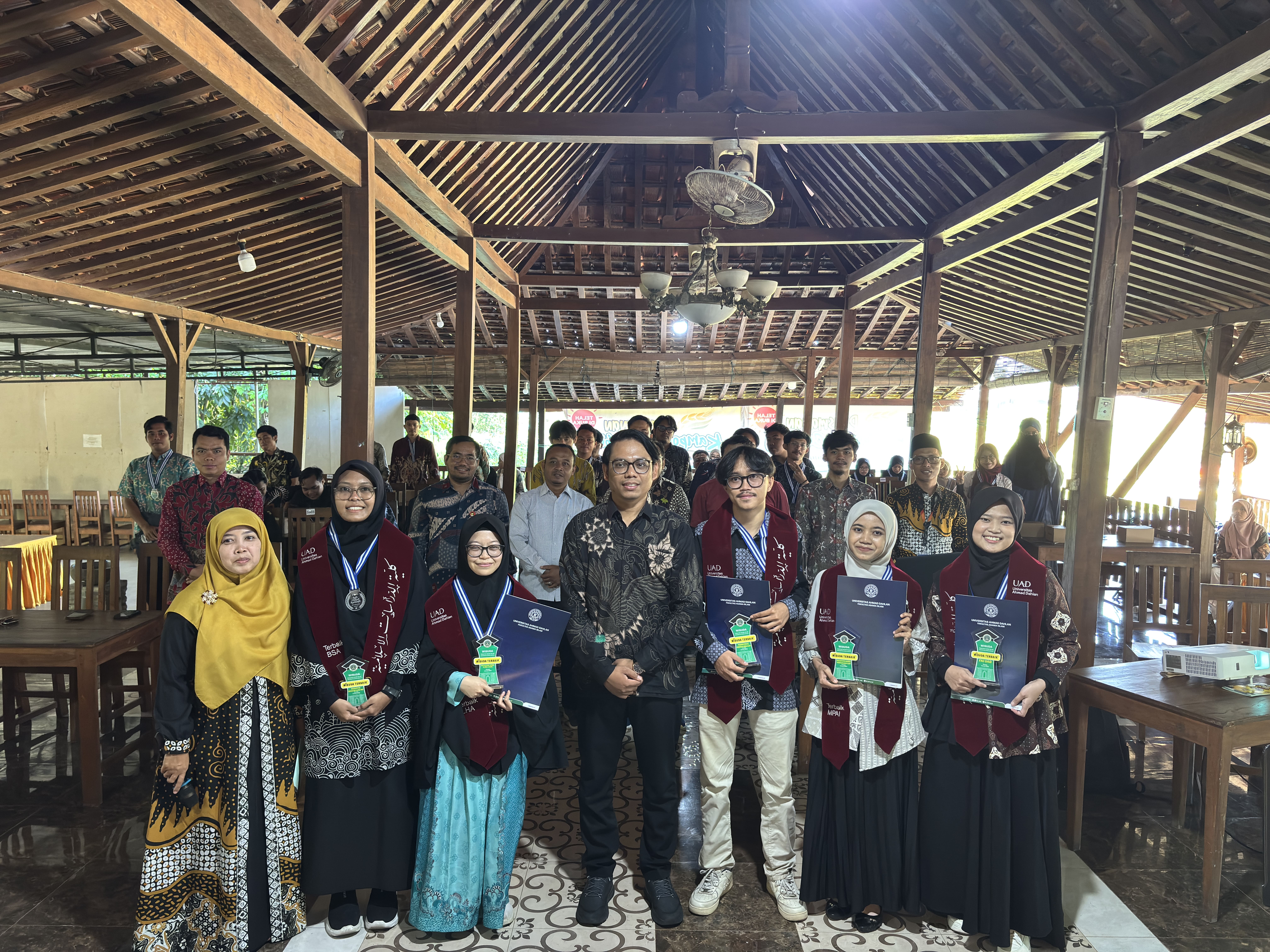 Langkah Awal Menata Masa Depan, FAI UAD Hantarkan 61 Wisudawan