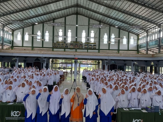 Dari Gontor Menuju Guru Besar: Kisah Inspiratif Prof. Dr. Rika Astari, Dosen FAI UADuntuk Generasi Santri