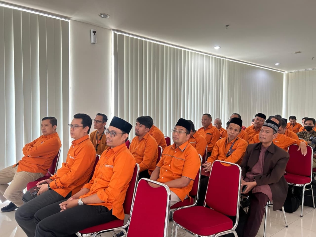 Suasana khidmat pengajian bulanan bersama dosen dan tendik FAI
